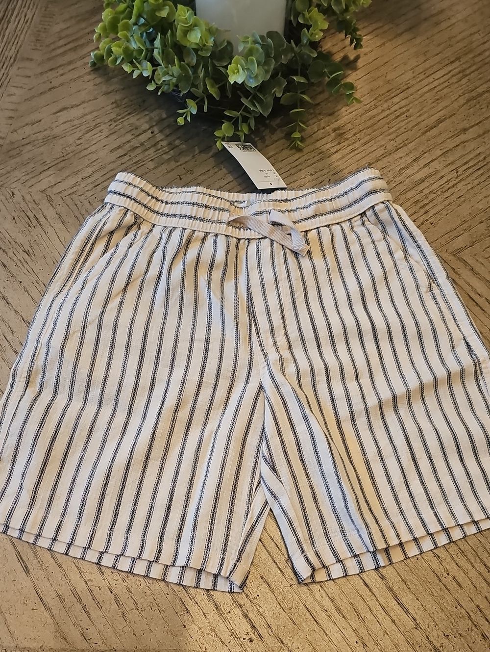 H&M Cream Shorts with Stripes Size 9-10 NWT